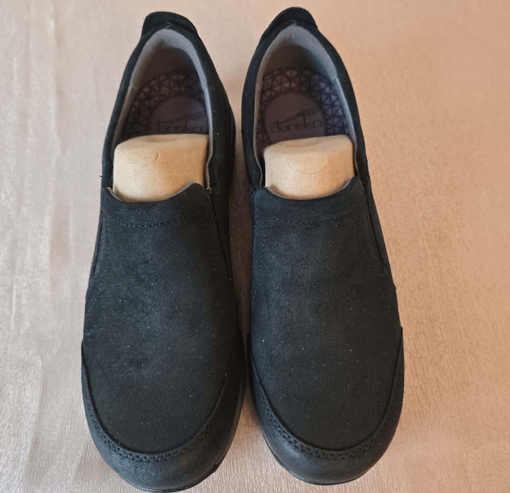 Dansko Pippy Waterproof Slip On Shoes Women’s 7.5-8 Black Suede Vibram 38